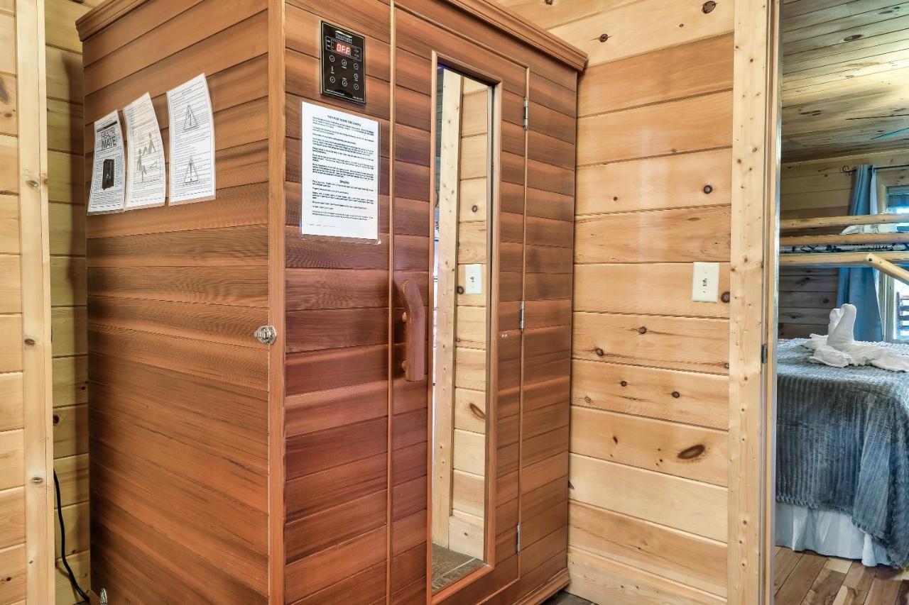 Summer Sale! Pool, Sauna, View, Hottub, Game Sevierville Kültér fotó