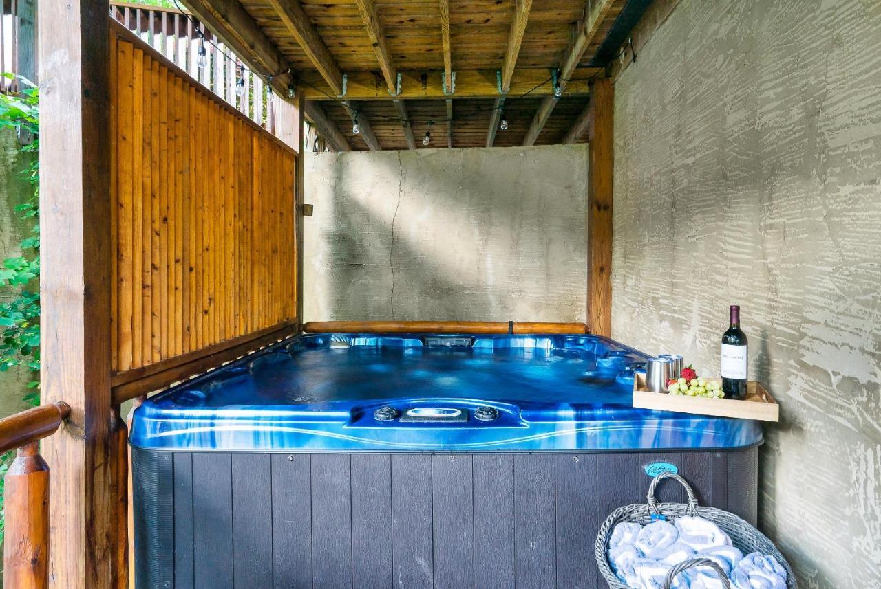 Summer Sale! Pool, Sauna, View, Hottub, Game Sevierville Kültér fotó
